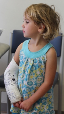 Photo of young girl with an plaster cast on her arm