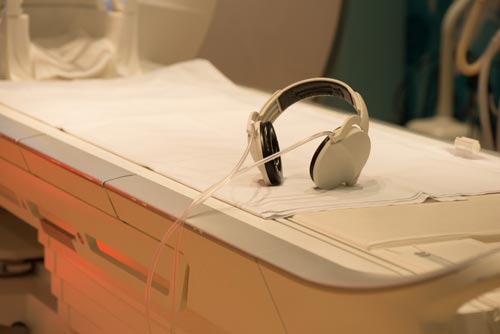 photo of headphones on an MRI bed 
